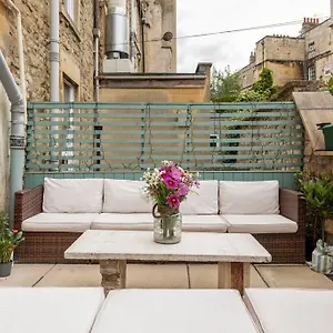 Lovely 4 Bedroom Townhouse Bath